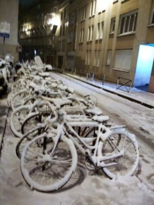 vélos sous la neige